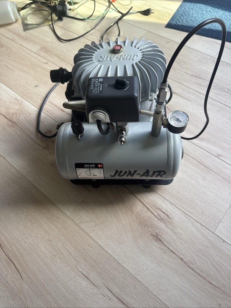 JUN-AIR Model 6-4 120 Psi AIR COMPRESSOR LABORATORY PUMP