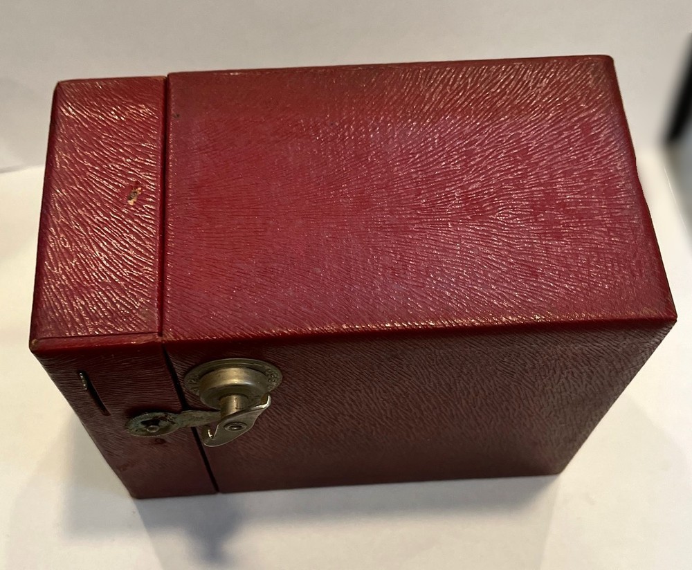 Rainbow Hawk-eye No.2 Model C. Brownie Camera