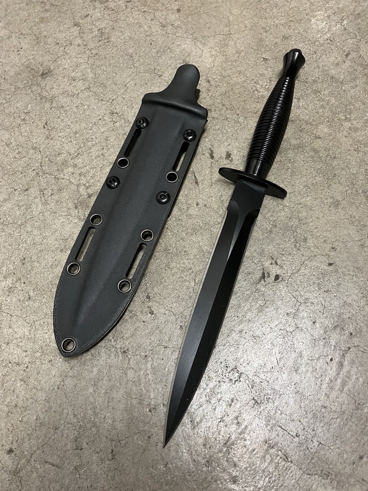 BLACK TACTICAL COMMANDO STYLE KNIFE WITH SCABBARD