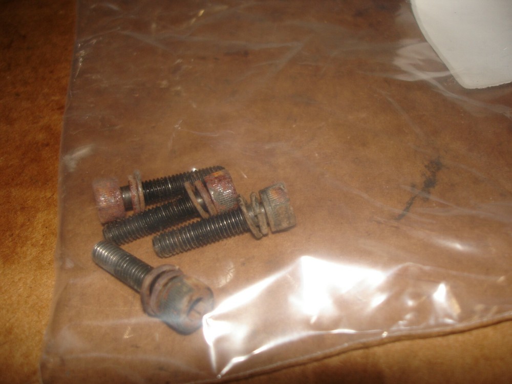 Echo pb-601 head bolts blower part only Bin 607