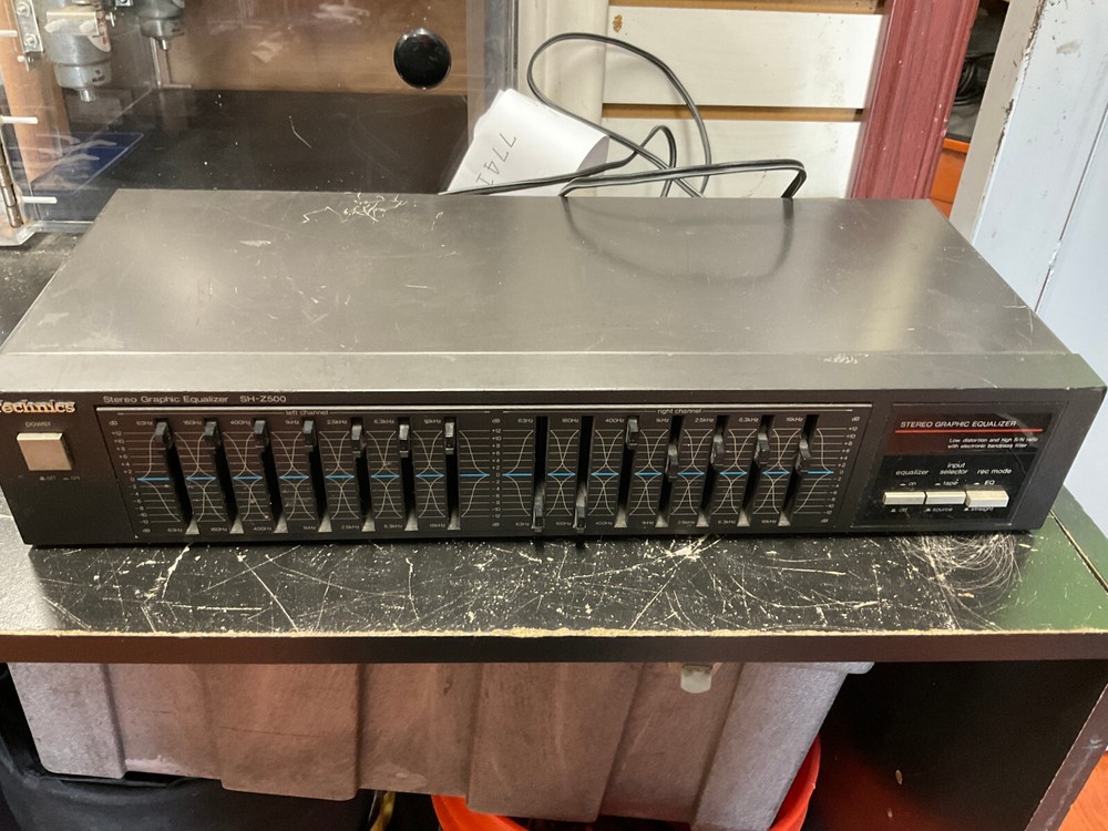 Technics SH-8038 2-Channel Stereo 7 Band Graphic Equalizer, Black