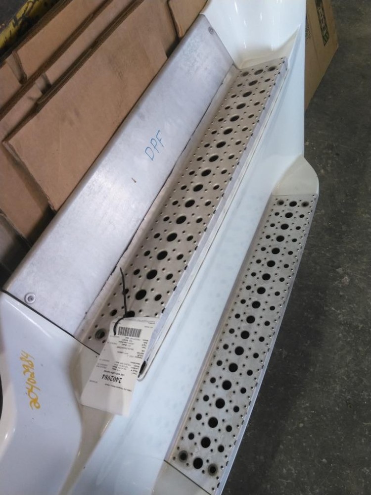 For 2015 FREIGHTLINER CASCADIA 125 SIDE FAIRING Right , MN