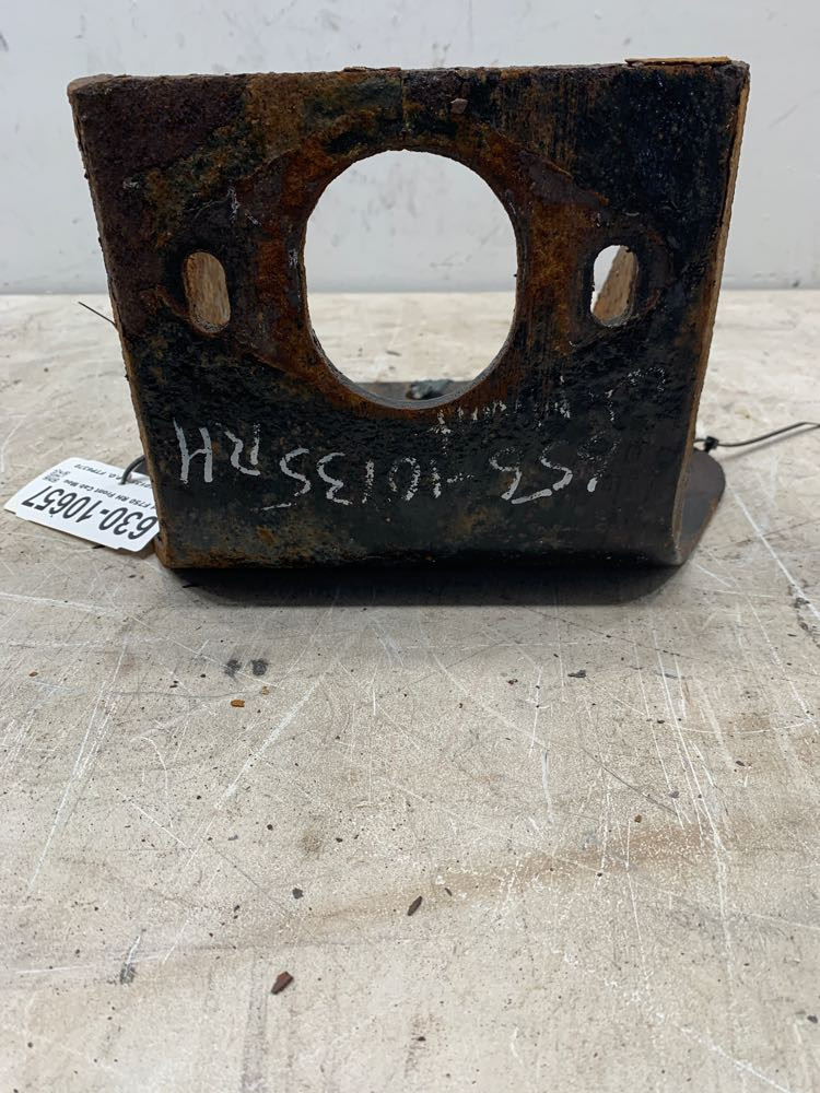 2011 Ford F750 Cab Mount (630-10657)