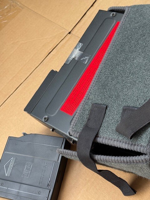 BMW 6 CD CHANGER MAGAZINE & CASE MINT