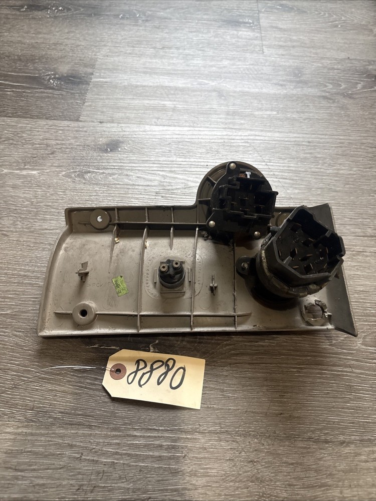 Ford L8513 IGNITION Dash Panel - Used | 80044B79 Broken