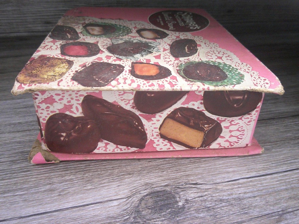 vinatage advertising box chocolates Schrafft's assorted crams Z149