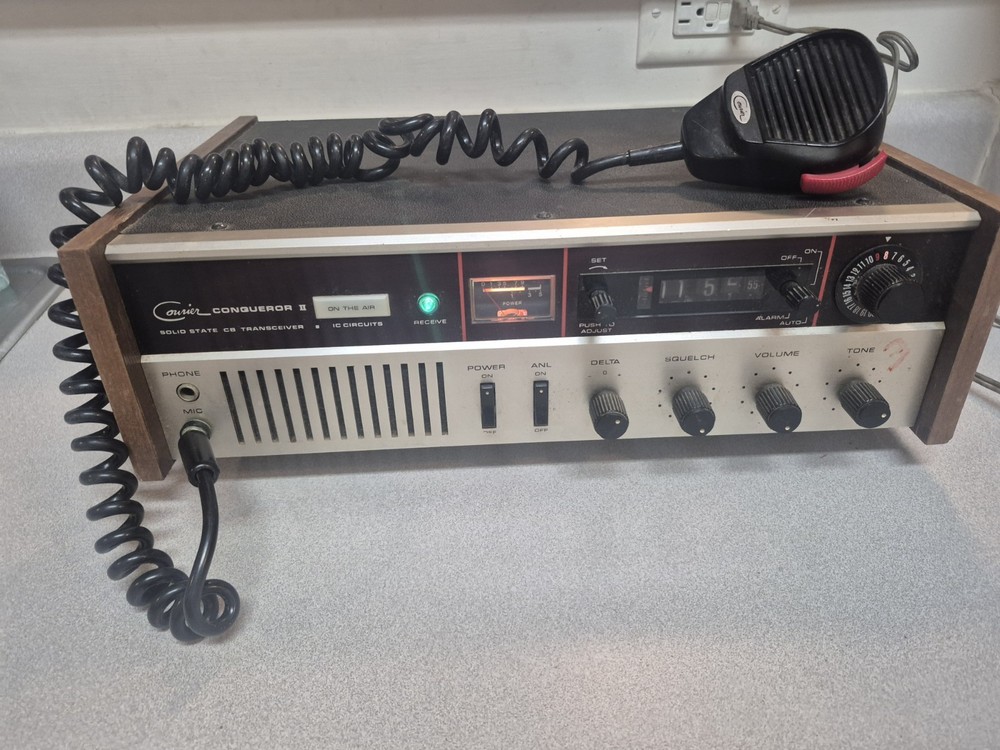 Courier Conqueror II CB Solid State Transceiver TESTED
