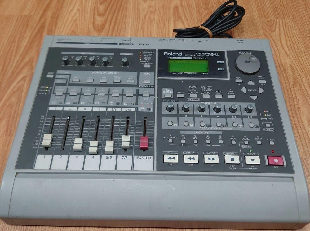 ROLAND VS-840EX Multi-track Recorder
