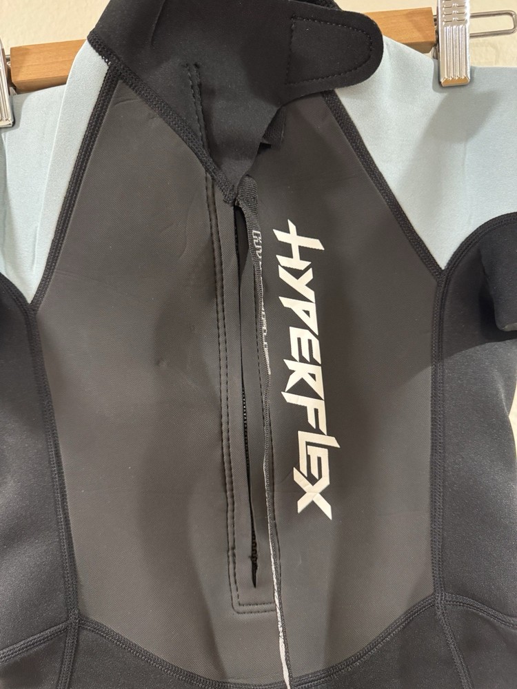 Hyperflex wetsuit Children's Access 2mm Back Zip -Size 8 - Spring Black/Blue