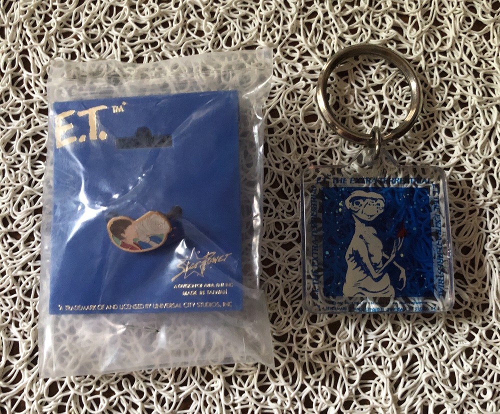 1982 E.T. Set - 3 Rings MIP Unopened & 1 Keychain￼