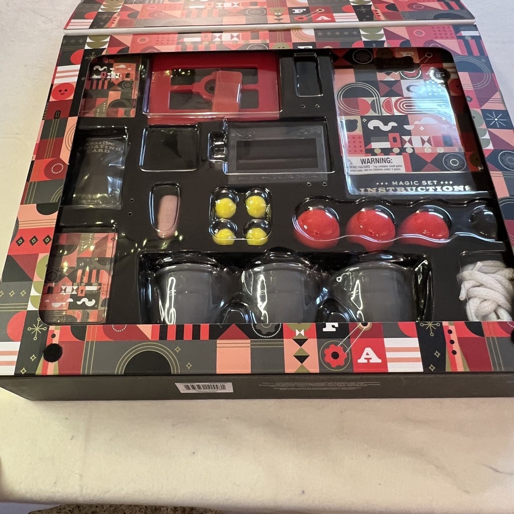 FAO Schwartz Ultimate Magic Set - 24 Piece Set - 275 Magic Tricks - New 2017