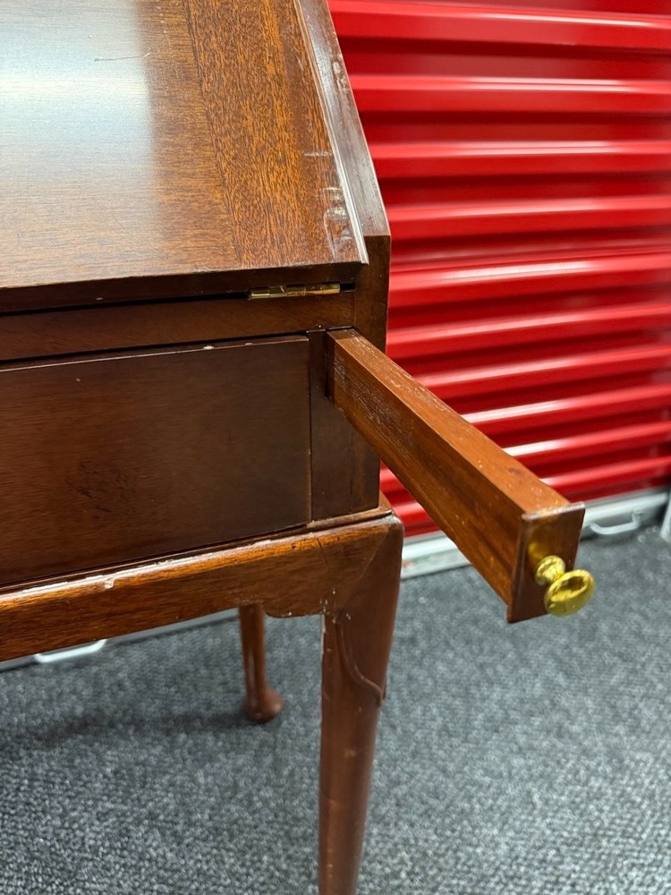 COL. WILLIAMSBURG SLANT FRONT DESK BY STICKLEY