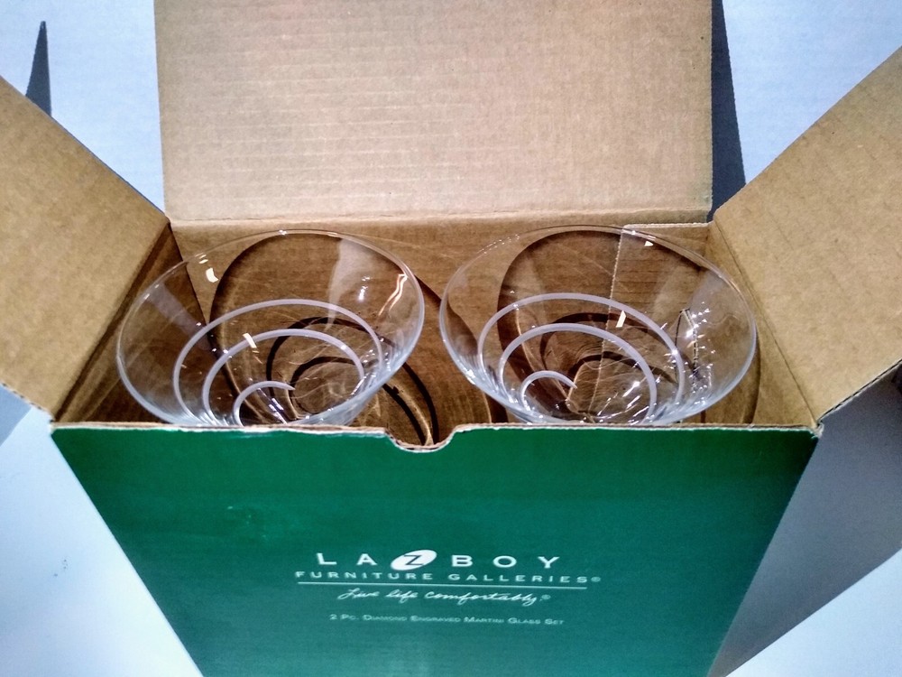 2 PC Diamond Engraved Martini Glass Set LaZboy NEW Elegant Stemware
