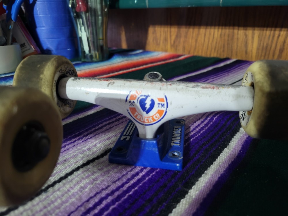 Thunder Trucks With Wheels And Bearings