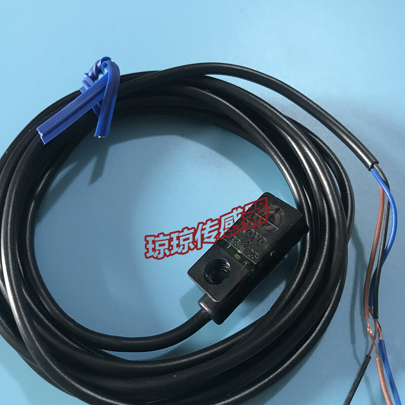1 PCS KOYO APS4-12S-E proximity switch