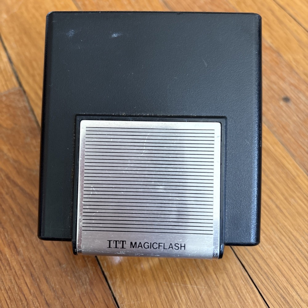 ITT Magic Flash for Polaroid Cameras That Use Flash Bars Working Powers Up