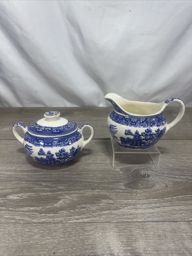Vtg  Blue Willow Sugar Bowl & Creamer Set