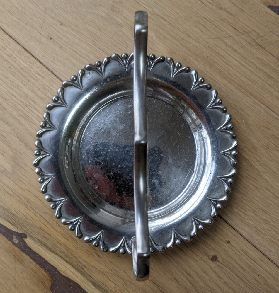 Silver plated circular serving basket with handle (E.P.N.S.)
