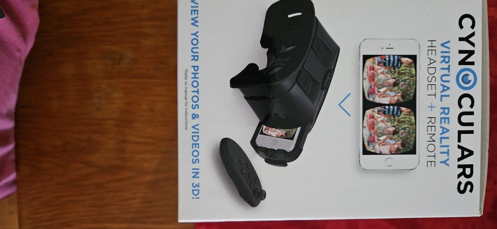 Cynoculars Virtual Reality Headset with Wireless Remote