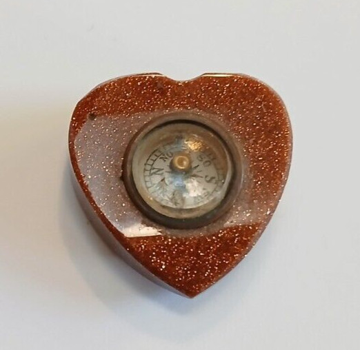 VICTORIAN ERA GOLDSTONE HEART SHAPED COMPASS WAS PENDANT