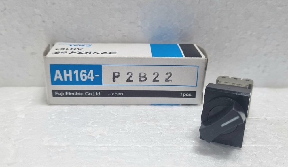 Fuji Electric AH165-P2B22 Selector Switch