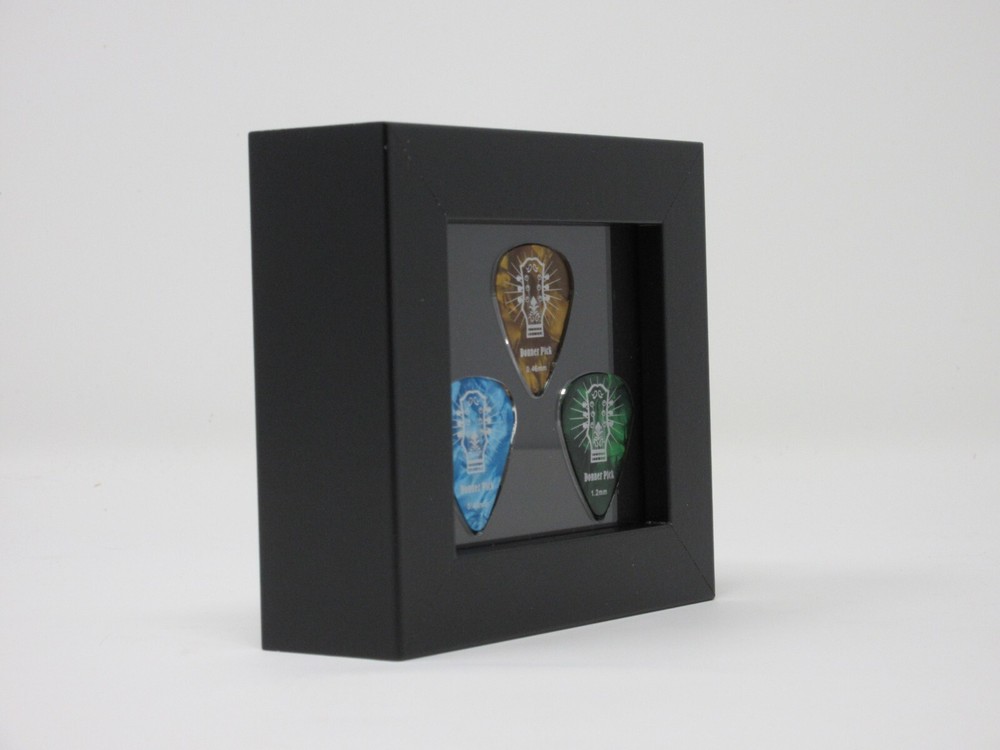 3 GUITAR PICKS (NOT INCLUDED) SMALL DISPLAY FRAME
