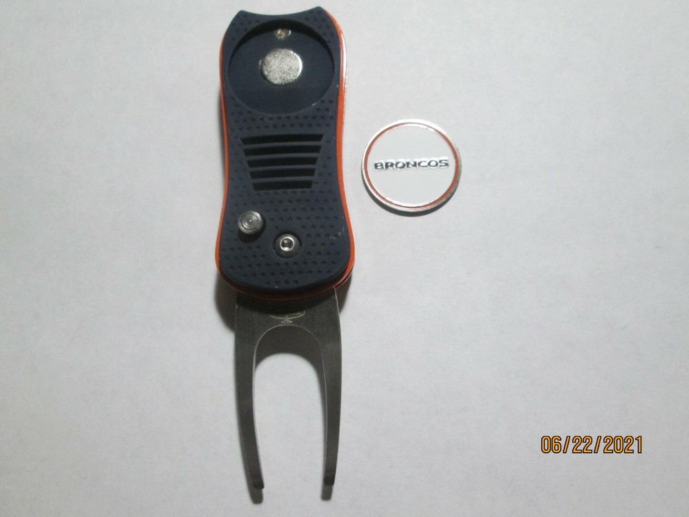 Denver Broncos 2 Sided Golf Ball Marker w/ Switchfix Switchblade Divot Tool