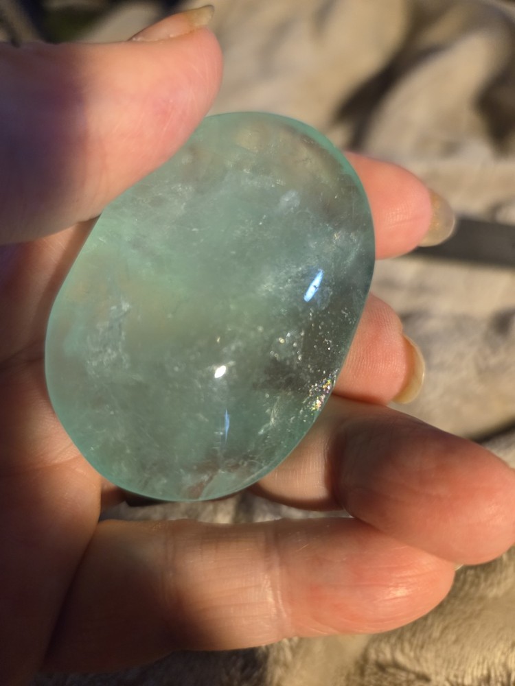 BEAUTIFUL CANDY FLOURITE PALM STONES 73 GRAMS E