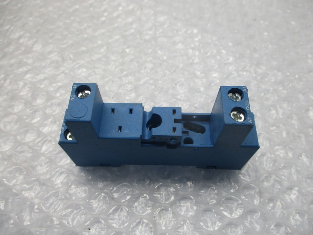 FINDER 95.83.3 RELAY BASE NSNP