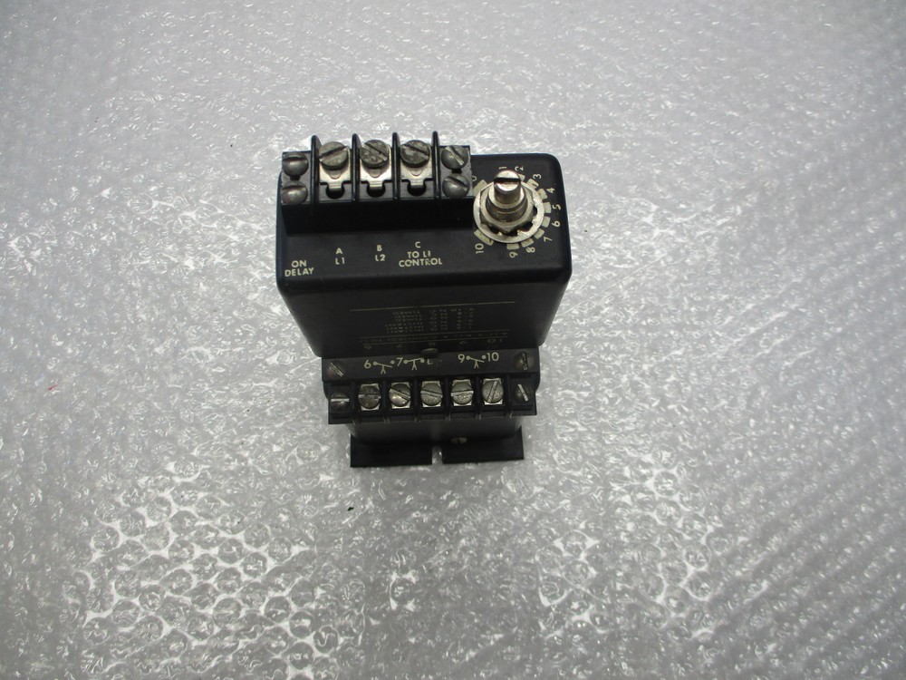 INDUSTRIAL SOLID STATE CONTROLS BUL.1014 TIMER (AS PICTURED) UNMP