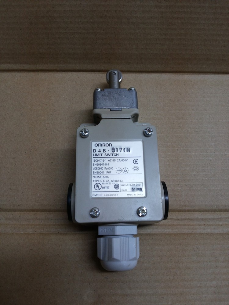 OMRON D4B-5171N Roller Lever Limit Switch