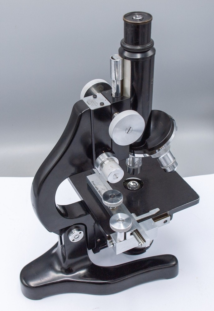 1945 - Ernst Leitz Wetzlar Compound Microscope w/ Case, 4 Objectives, Accs