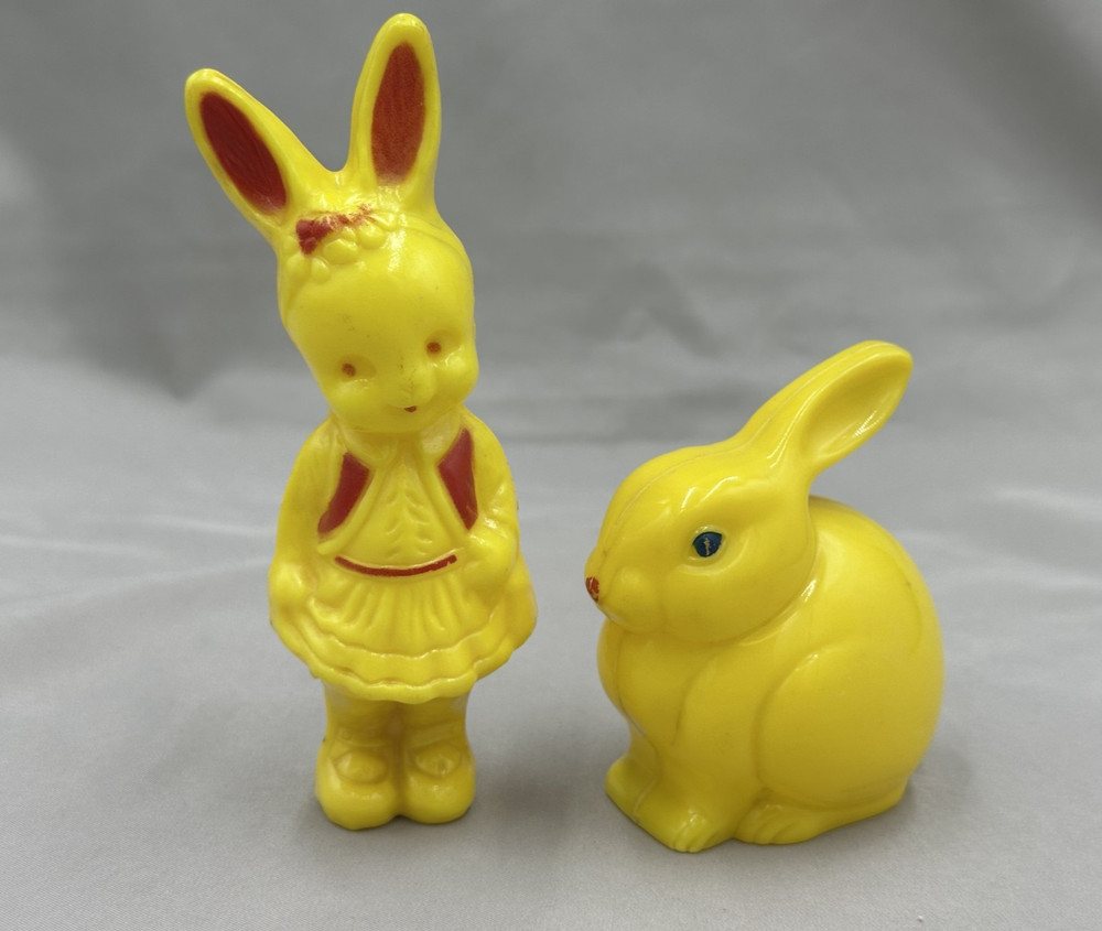 c 1950 IRWIN Knickerbocker EASTER BUNNY Rabbit RATTLE Toy Hard Plastic