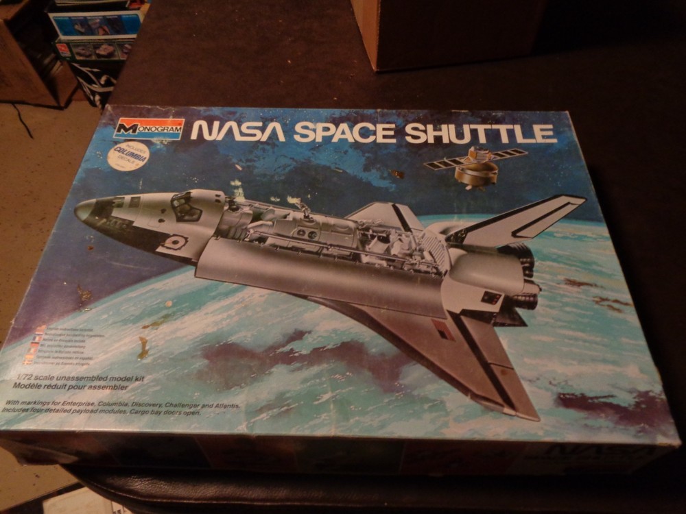 Monogram # 5702 NASA Space Shuttle 1/72 Scale Open Unbuilt Model Kit