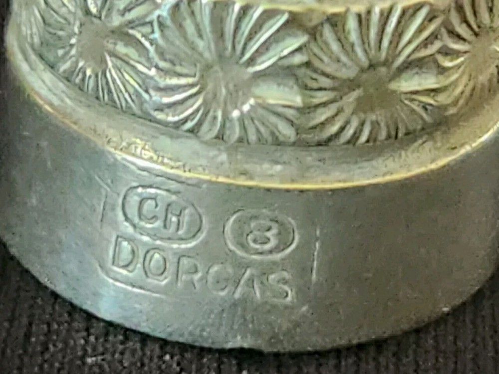 CHARLES HORNER Dorcas THIMBLE CH8 Silver Waffle Daisy band c1900