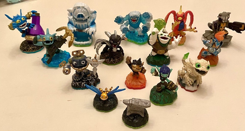 Skylanders Figures Lot of 15