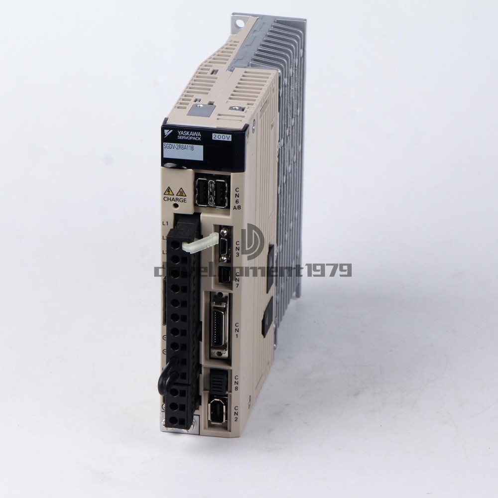 ONE NEW YASKAWA SERVO Driver SGDV-2R8A11B