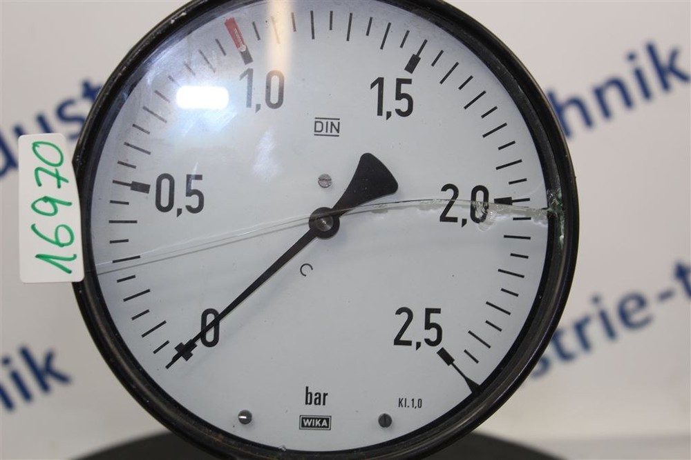 WIKA BAR DIN Pressure Gauge