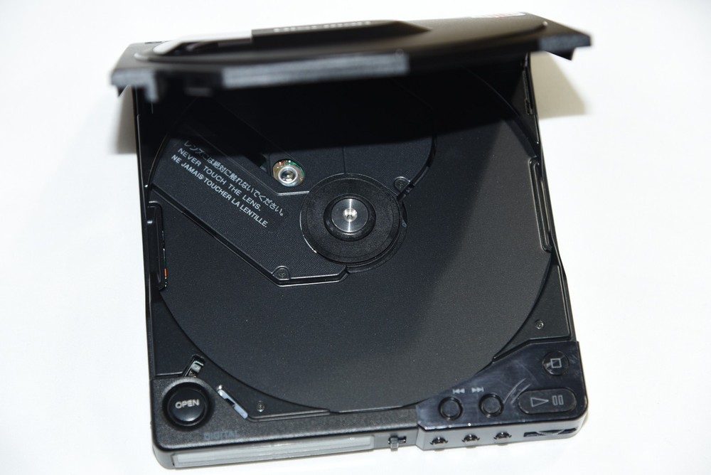 Sony D-15 Discman CD Player Working