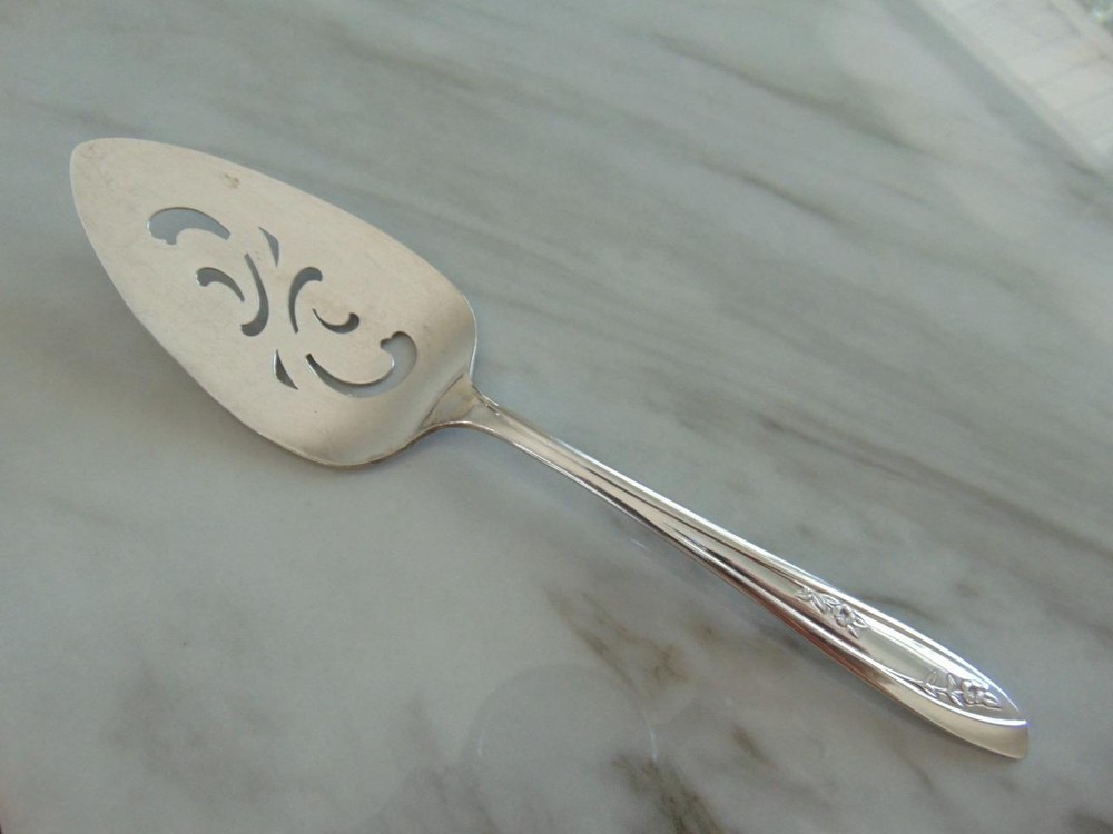 Wm Rogers LADY FAIR Pie/Cake Server Silverplate 1957