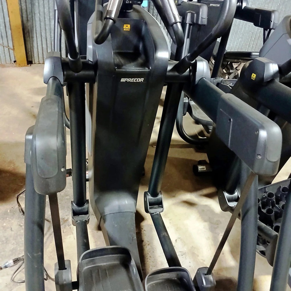 Precor AMT 885 with Open Stride w/P82 Console