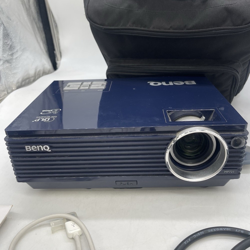 Benq Desktop Projector MP721 w/ Case Bag Cords Controller Untested