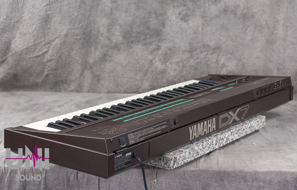 YAMAHA DX7 Digital Programmable Algorithm Synthesizer in Very Good Condition