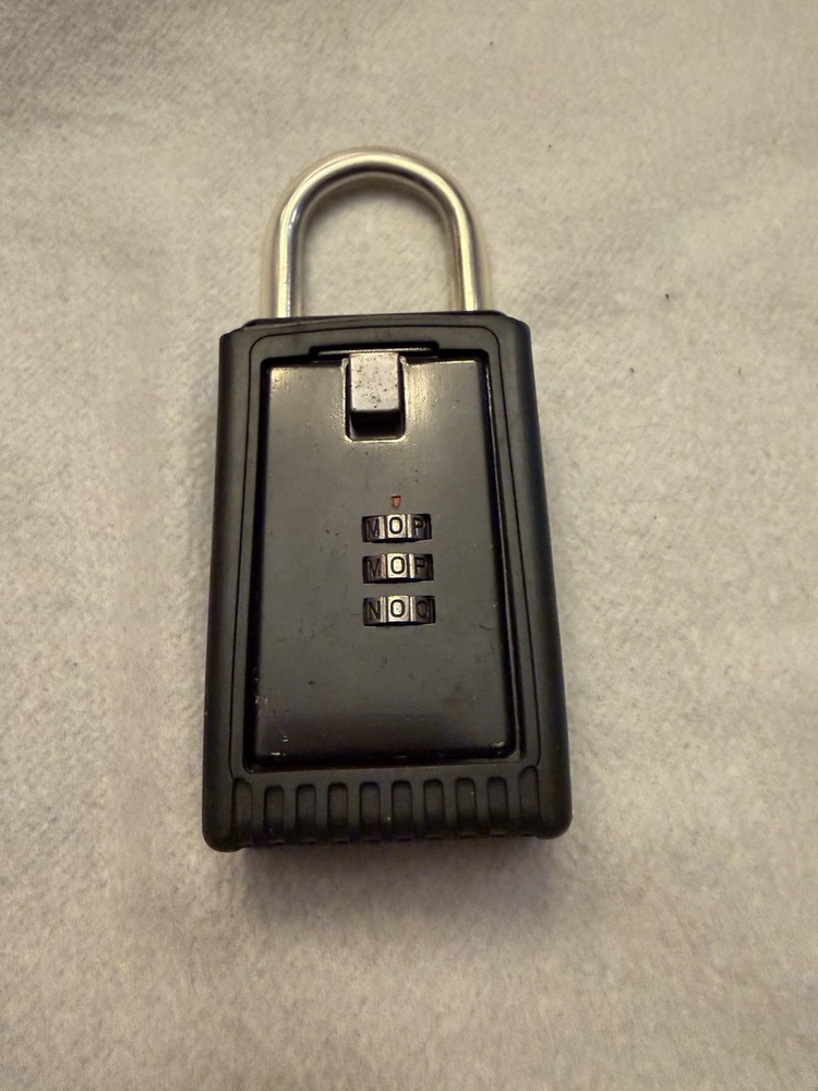 SECURITY KEY LOCKBOX, EUC, 3 letters combo