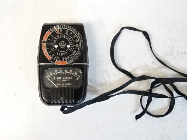 GENERAL ELECTRIC EXPOSURE LIGHT METER MODEL 8DW58Y4