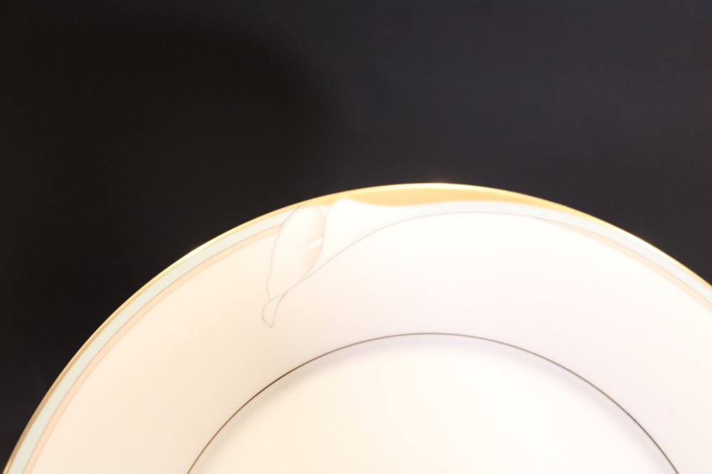 Noritake Golden Lily 9 dinner plates