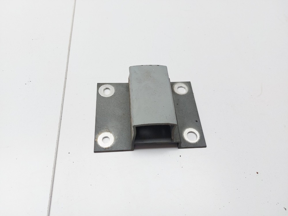 JAGUAR XK X150 FRONT WING SUPPORT BRACKET 2006