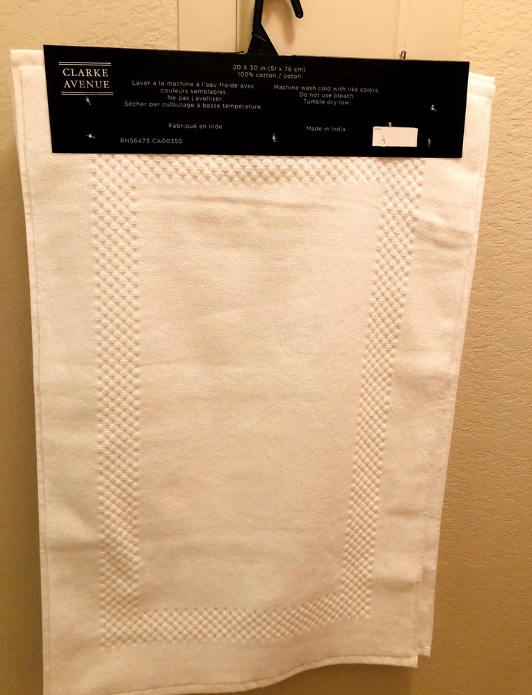 NWT Clarke Avenue White (2) Bath Mat