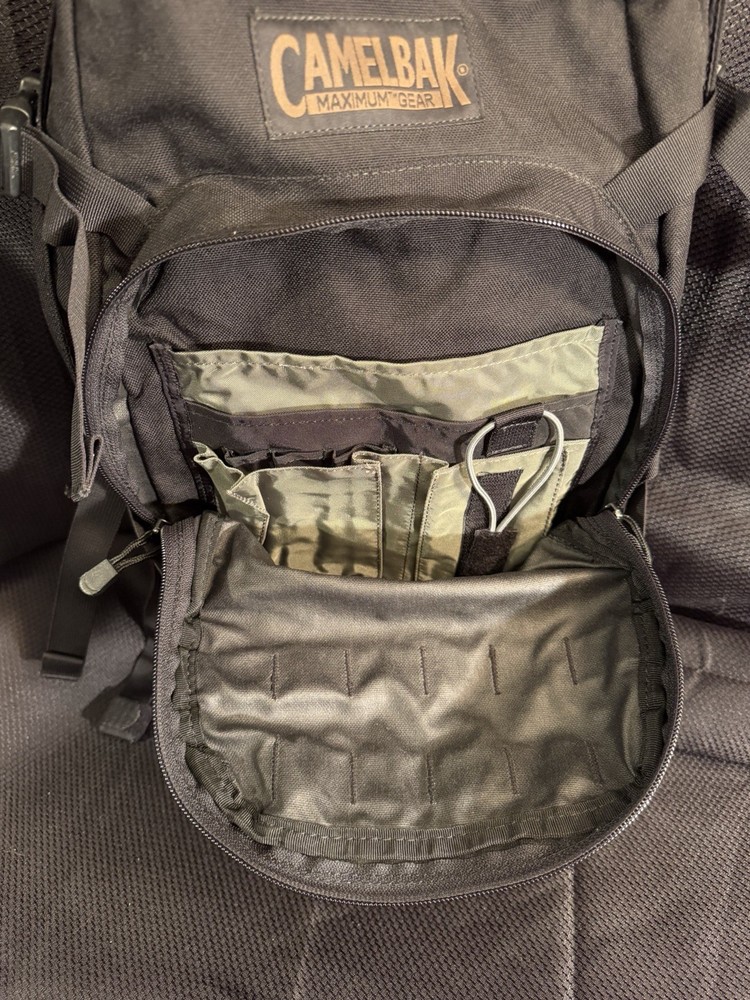 CAMELBAK Maximum Gear Hydration Backpack | Black | Padded Straps | Stowable Belt