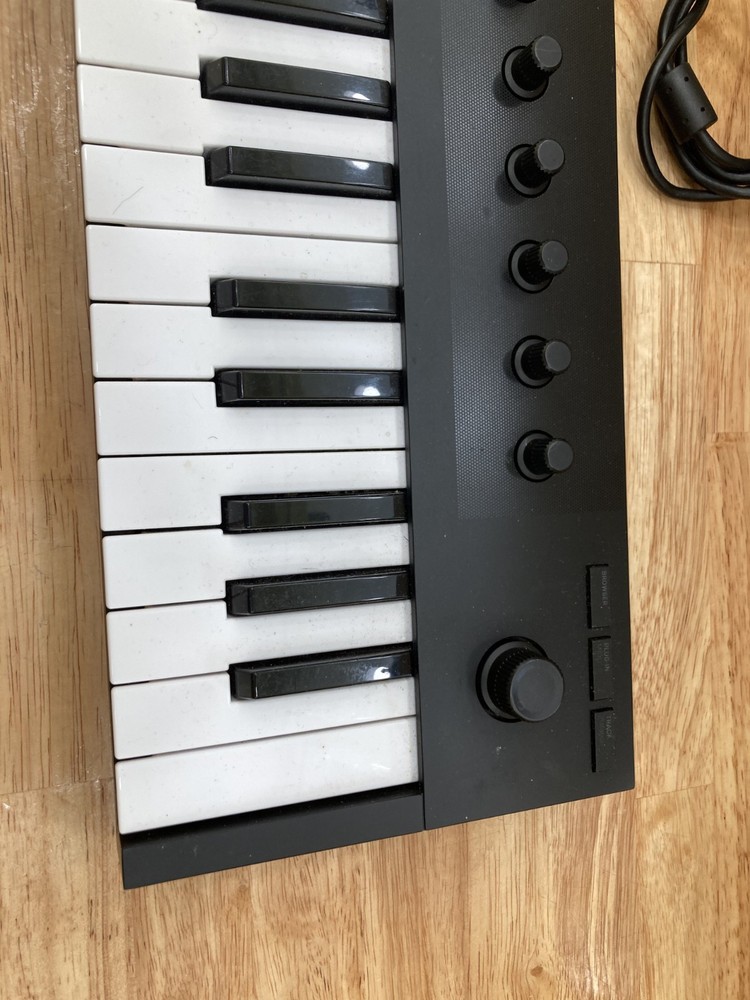 Native Instruments M32 Komplete Kontrol Keyboard Controller